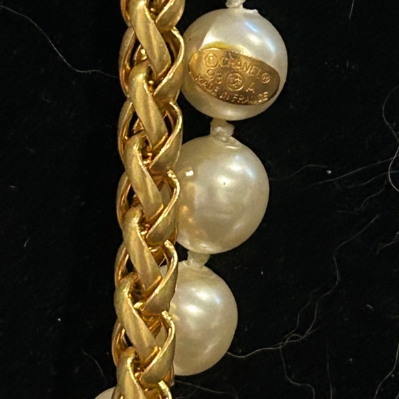 SOLD Chanel 93A Gripoix Pearl and 24K gold plated station necklace - Picture 6 of 8